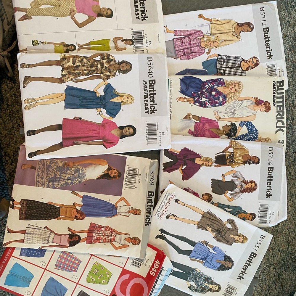 Lot of 8 modern Butterick clothing patterns